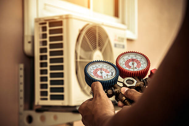 Professional Hvac technician working in Carlsbad, CA